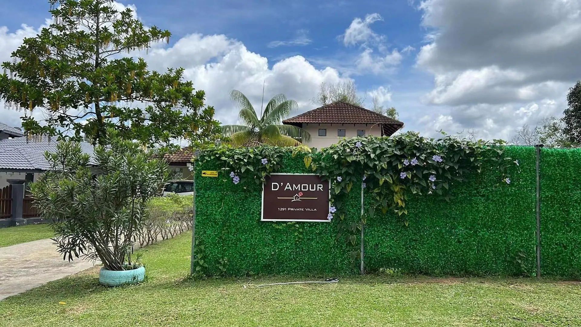Melaka Afamosa Resort D'Amour Comfortable And Healing With Theater Projector Private Villa With Garden View Swimming Pool Seasonal Christmas Theme